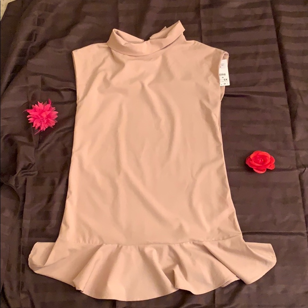 🇨🇦 Zara beige dress